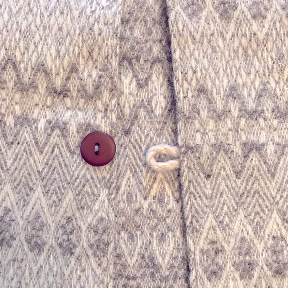 Artilana Mexican Wool Cape Shawl Poncho One Size Grey Creamy Beige Button Up - Picture 7 of 10